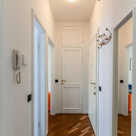Mac Mahon 9 Apartment