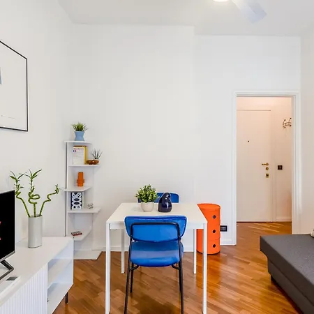 Life-corso Flat With Private Balcony ミラノ